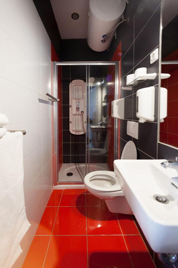 Centar W Otel Ösek Dış mekan fotoğraf