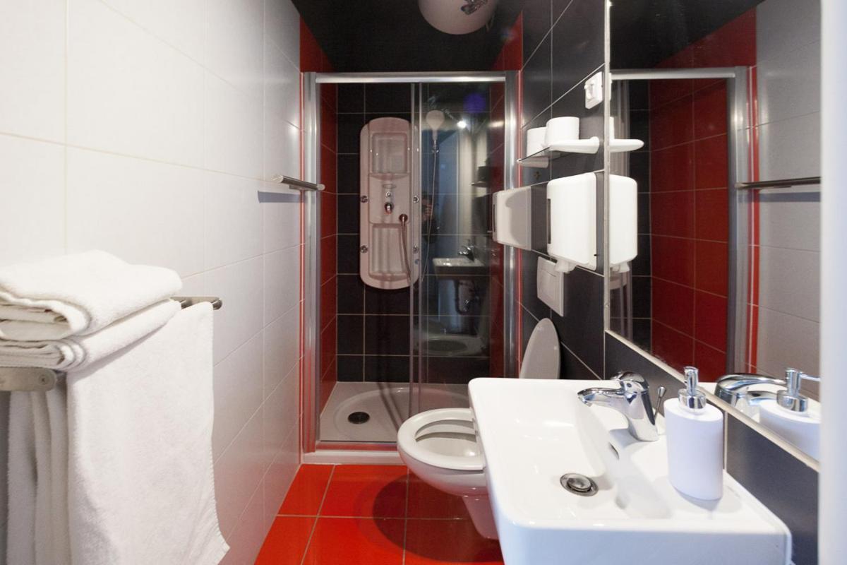 Centar W Otel Ösek Dış mekan fotoğraf