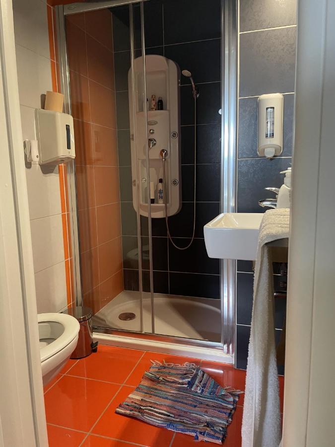 Centar W Otel Ösek Dış mekan fotoğraf